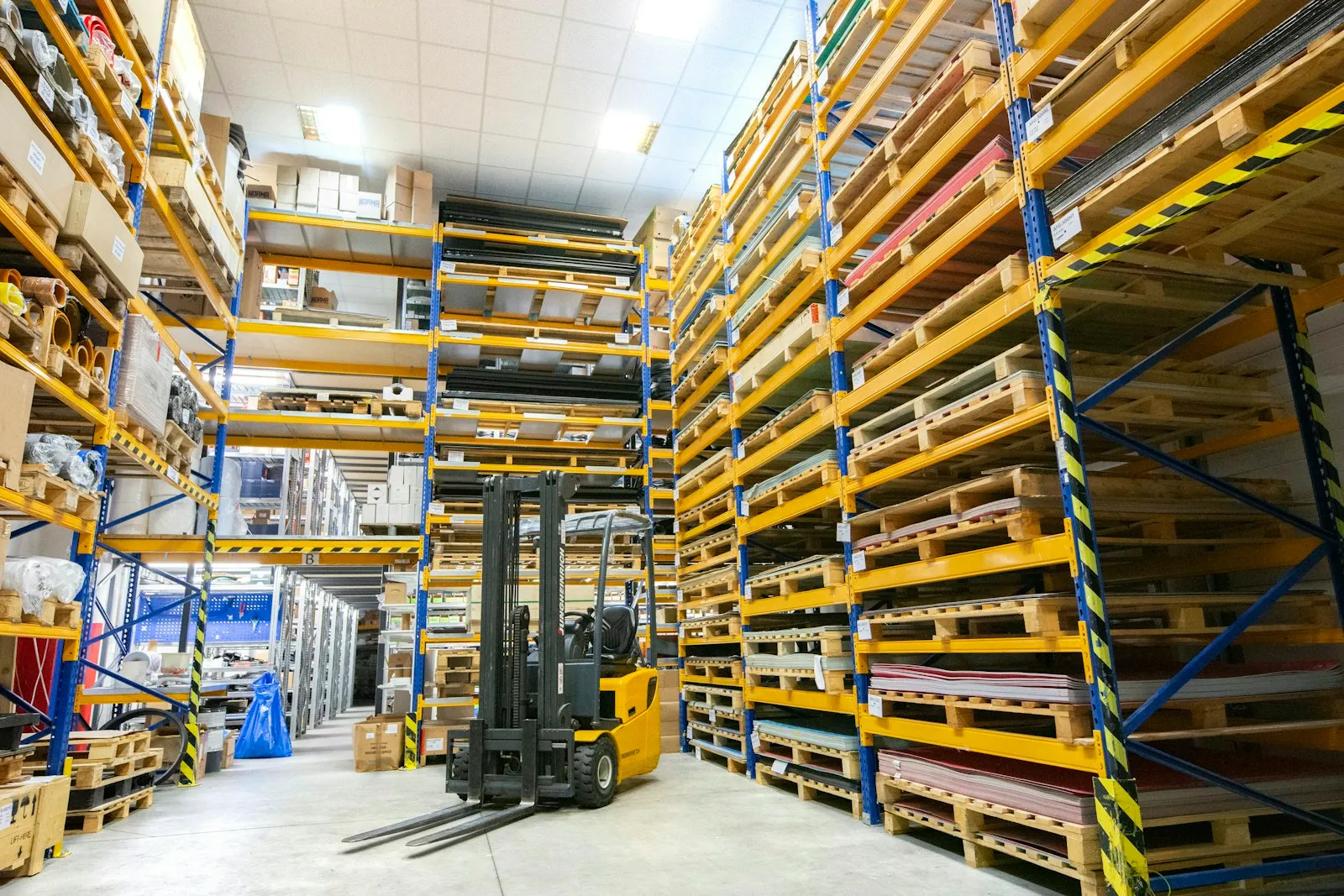Almacén de materias primas en una fábrica
