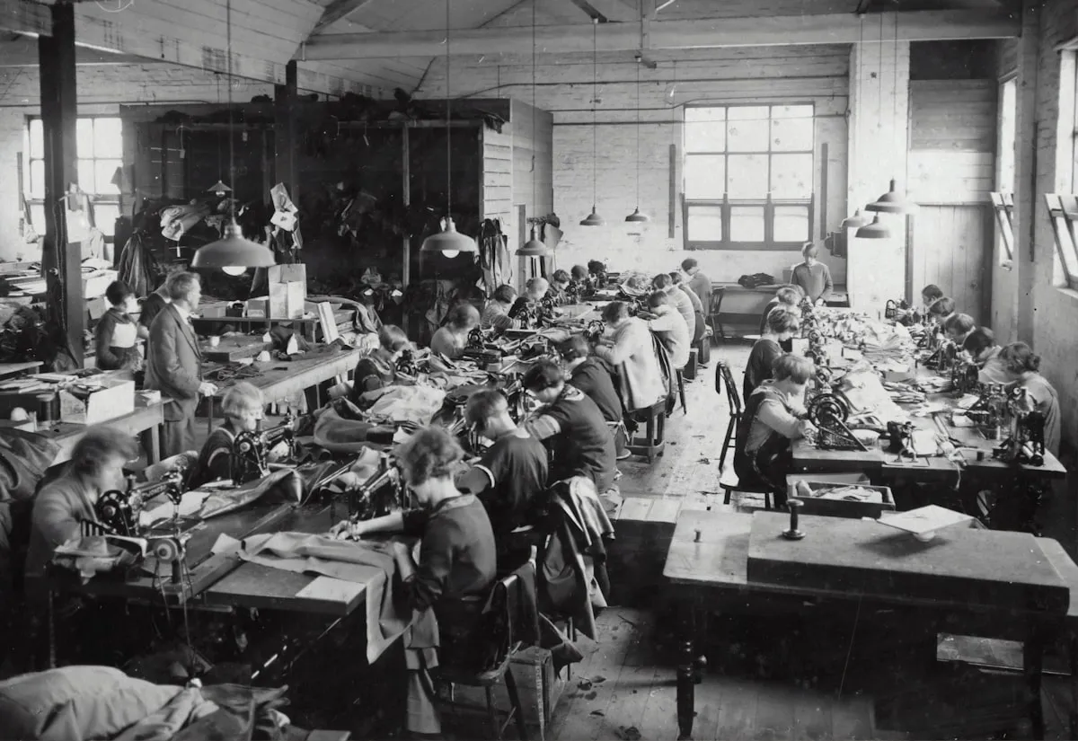 Production floor with manufacturing equipment