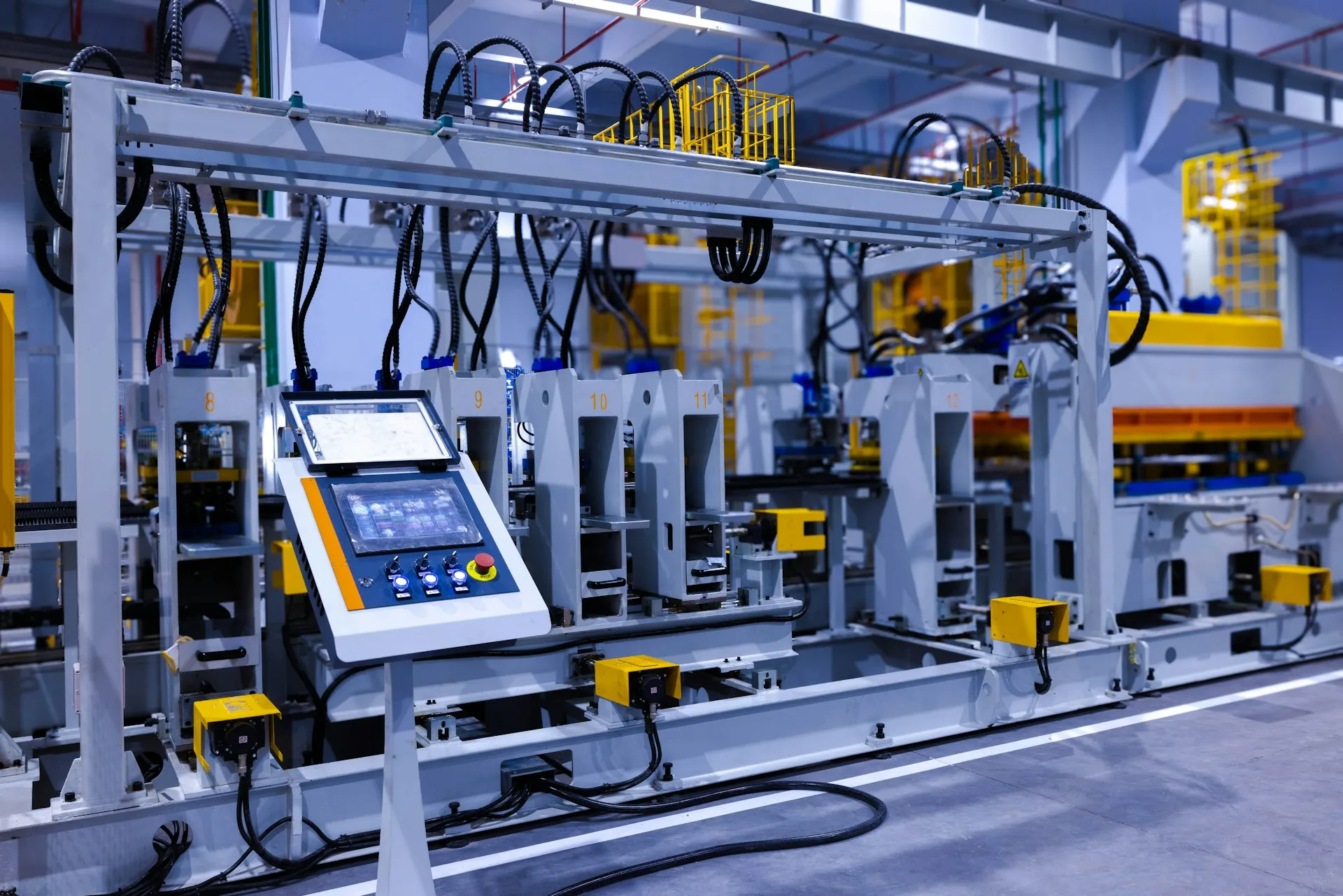 Refrigerator manufacturing plant's fully automated side panel